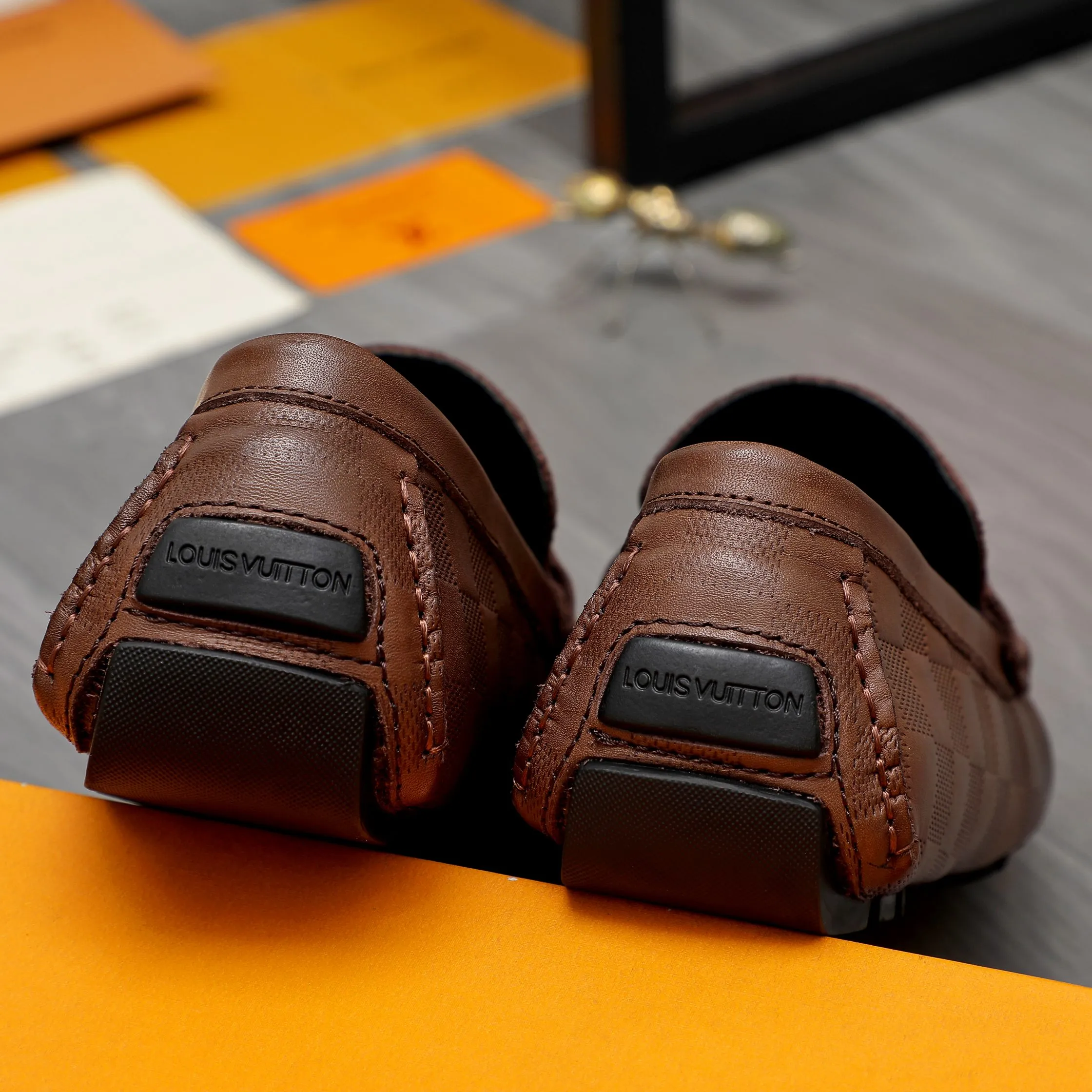 Men's shoes💰400 Product trademark: LV "Louis Vuitton" business slip-on leather shoes Regular size: 38-45 (45 is custom-made and non-returnable) Product materials: Selected high-quality cowhide embossed upper, pigskin lining, rubber outsole
